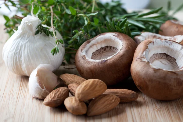 Gefüllte Pilzzutaten — Stockfoto