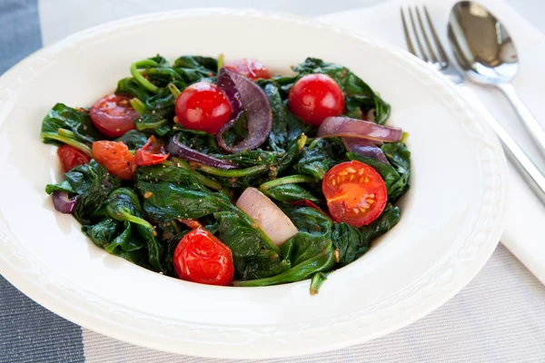 Salada de espinafre gourmet — Fotografia de Stock