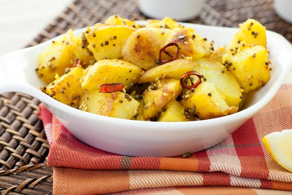 Pikantní brambory jídlo — Stock fotografie