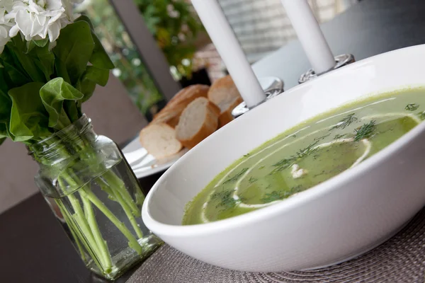 Sopa de ervilha fresca — Fotografia de Stock