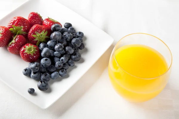 Свіжі фрукти сніданок — стокове фото