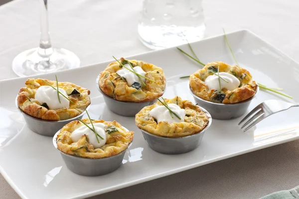 Aperitivo de Quiche na mesa — Fotografia de Stock