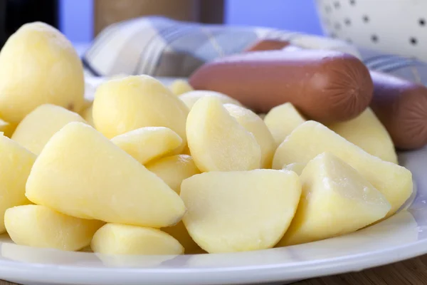Råa skalade potatisar — Stockfoto