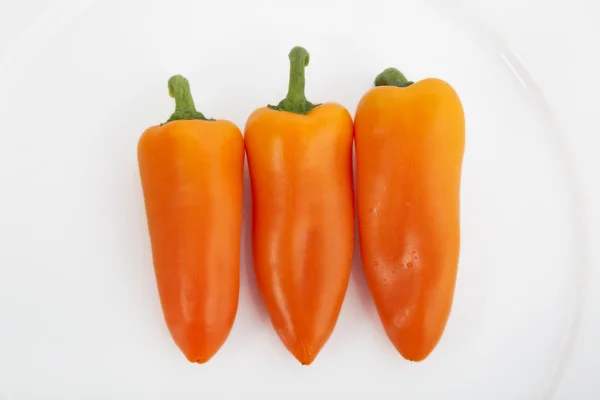 Три сладких оранжевых перца — стоковое фото
