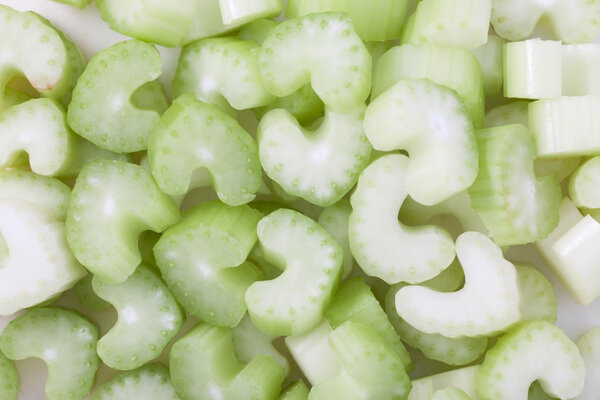 Нарезанный сельдерей
