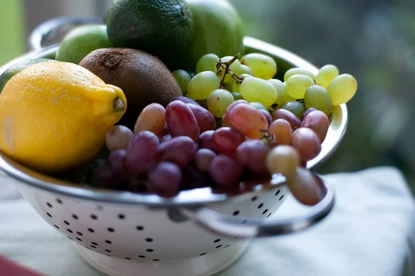 Close Up of Fruit in Colander. — Stock Photo, Image