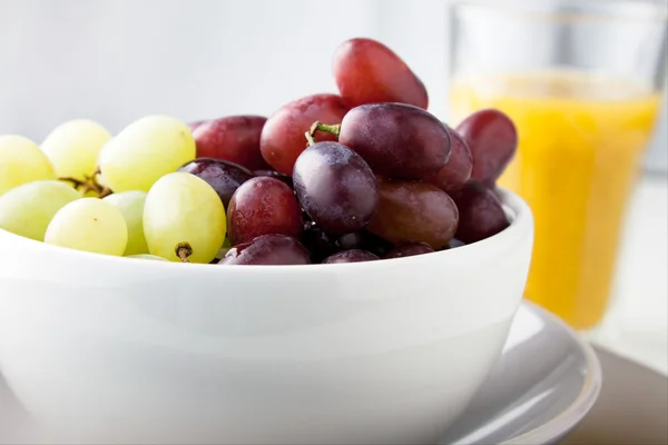Grapes and Orange Juice — Stock Photo, Image