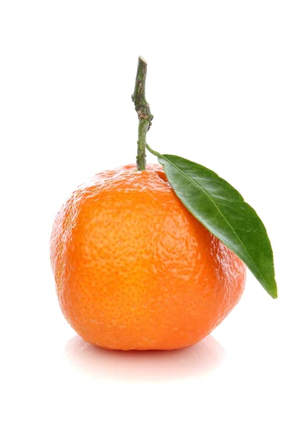 Mandarin orange with green leaves — Stock Photo, Image
