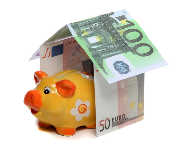 Casa de dinheiro europeu e banco porquinho — Fotografia de Stock