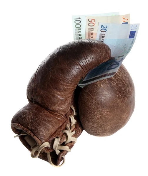 Боксерская перчатка с европейскими банкнотами — стоковое фото
