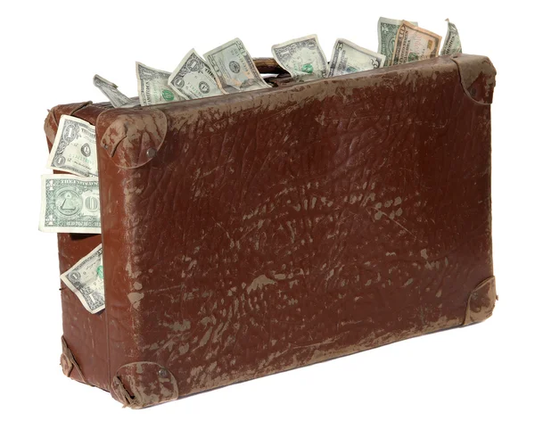 Старый коричневый чемодан с банкнотами — стоковое фото