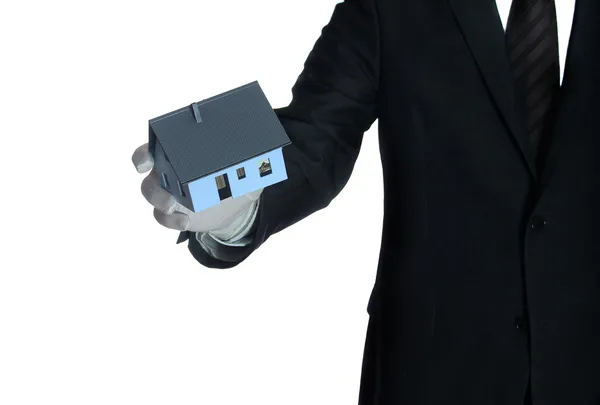 Salesclerk met woonhuis in zijn hand — Stockfoto