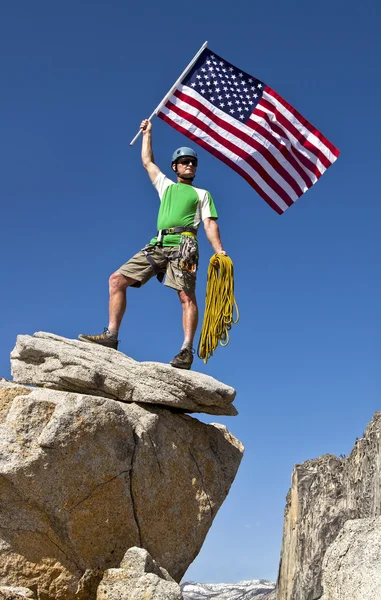 Climber on the summit. — Stock Photo, Image