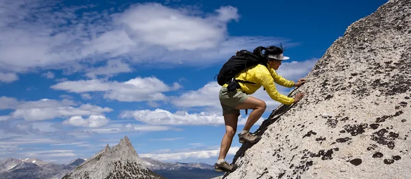 Revolviéndose hacia la cumbre . —  Fotos de Stock