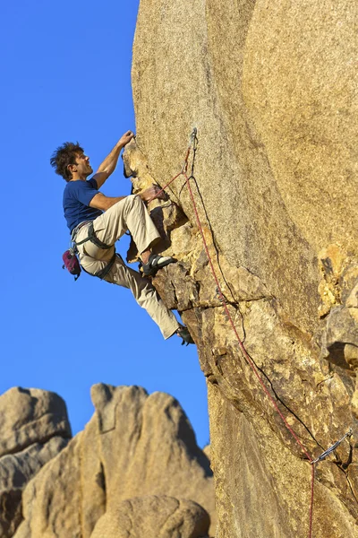 Climber charging for the summit. — Stock Photo, Image