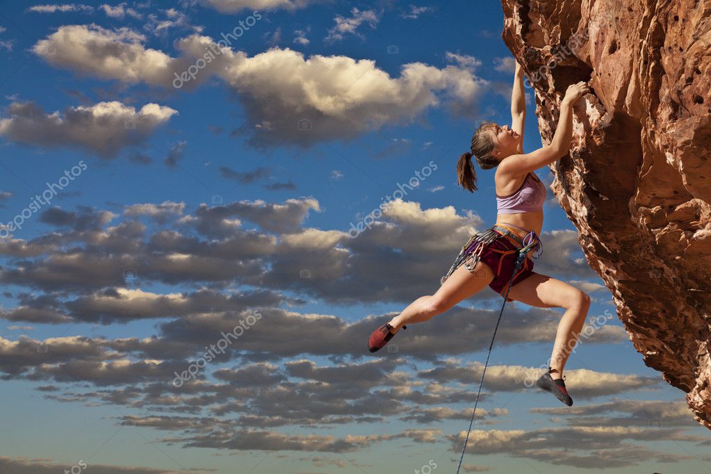 Самого храброго человека. Смелость и решительность. Девушка в прыжке. Смелость женщины. Смелость фото.
