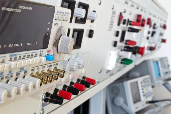 연구소 전기 측정 장치 및 측정 instrume — 스톡 사진