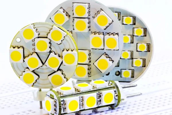 Várias lâmpadas LED G4 na placa de teste — Fotografia de Stock