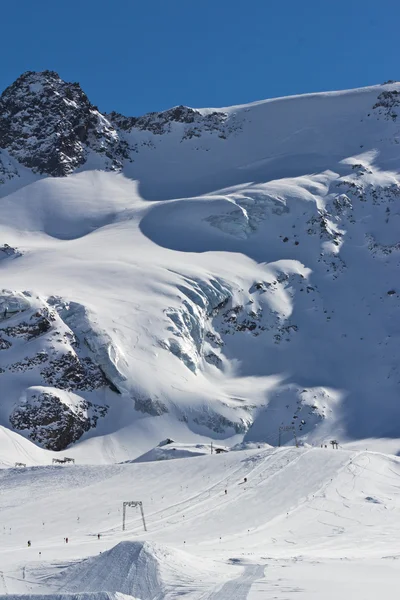 Ski slopes below the summit glacier in the Alps — Stock Photo, Image