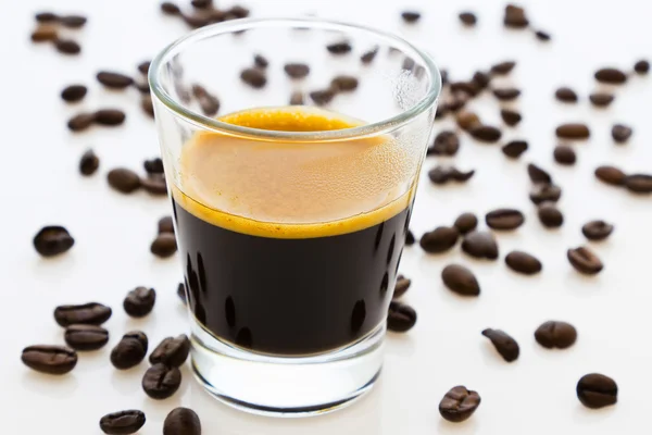 Hot espresso coffee with coffee beans — Stock Photo, Image