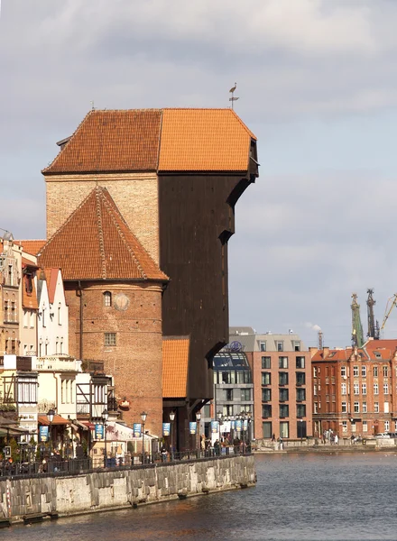 Gdansk, Poland The ancient cargo crane on Motlava River Embankment — Stock Photo, Image
