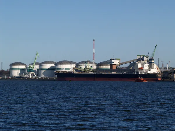 Lituânia Armazenamento de fertilizantes minerais no porto de Klaipeda — Fotografia de Stock