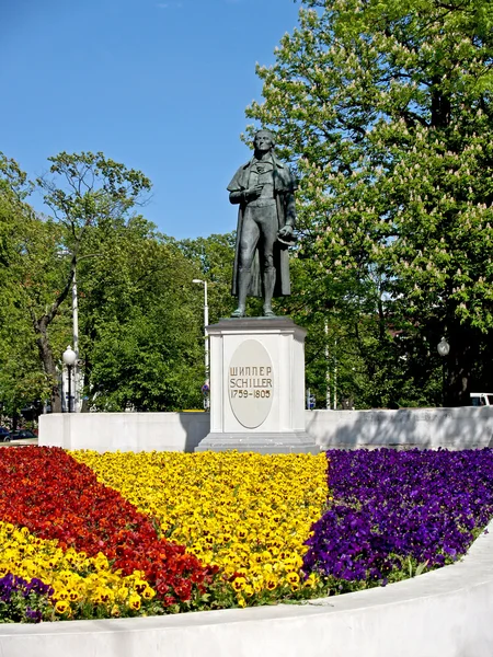 Kaliningrad. anıt şair friedrich schiller