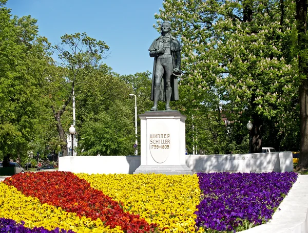 Kaliningrad. Monumento al poeta Friedrich Schiller — Foto Stock
