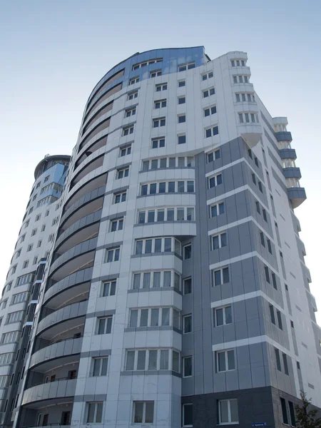 Edifício alto, a vista inferior — Fotografia de Stock