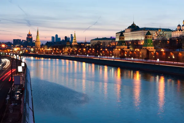 Moskva floden på natten — Stockfoto