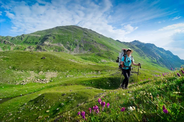 Woman hiking — Stock Photo, Image