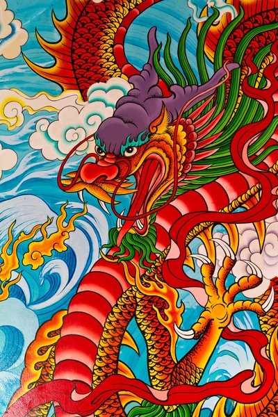 Red fire dragon målning i kinesiska tempel — Stockfoto
