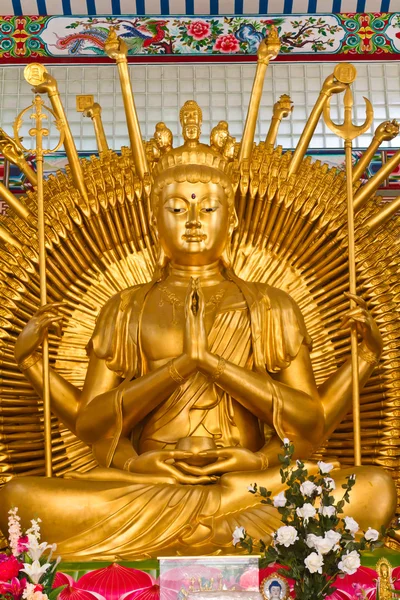 Статуя Бодхисаттвы "Гуань Инь" — стоковое фото