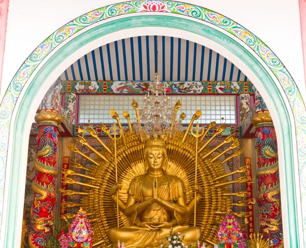 Bodhisattva "Guanyin" of "kuan yin" standbeeld — Stockfoto