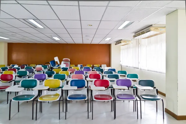 Poltrone colorate in classe — Foto Stock