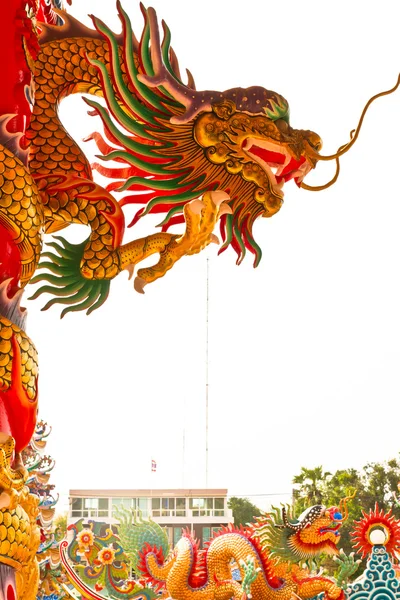 Golden dragon statue on pillar — Stock Photo, Image