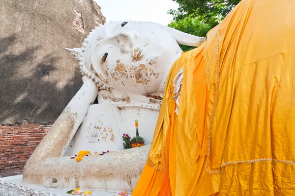 Ansikte av vit liggande buddha staty — Stockfoto