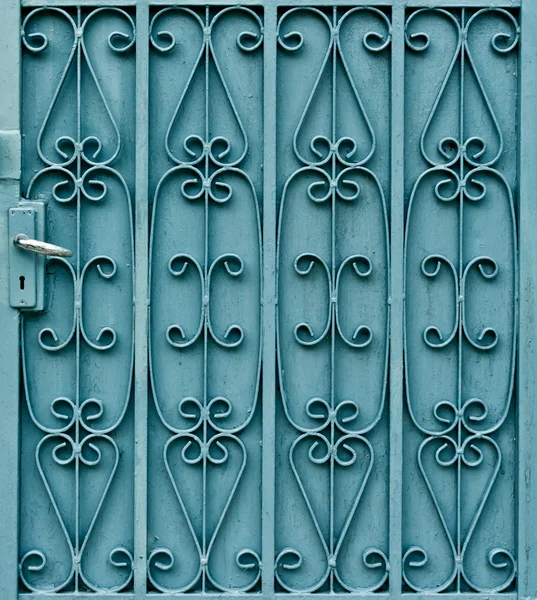 Curved steel pattern on door with handle — Stock Photo, Image