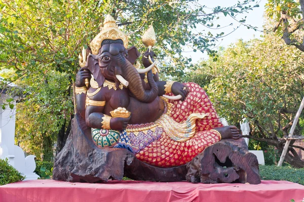 Geschnitzte hölzerne Ganesh-Statue — Stockfoto