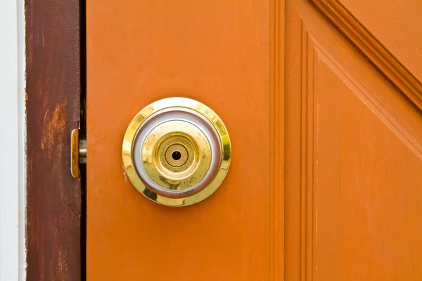 Door knob on wooden door — Stok fotoğraf