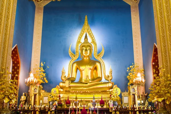 Statua di Buddha Chinarat in Wat Benchamabophit — Foto Stock
