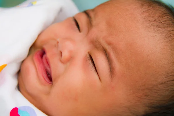 Плачущий азиатский ребёнок — стоковое фото