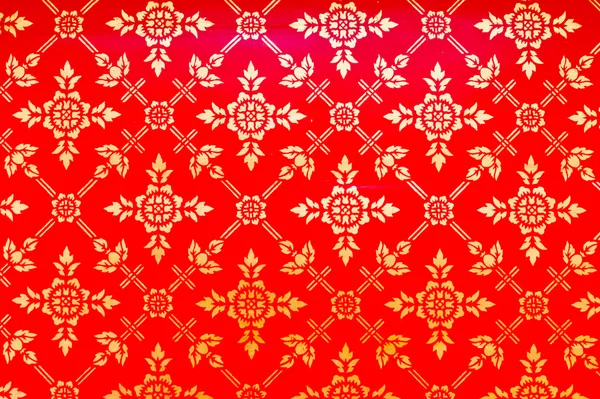 Goldenes Thai-Muster auf Rot — Stockfoto