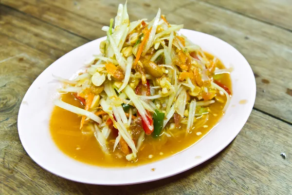 Тайские традиции салат из папайи — стоковое фото