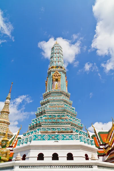 Білий pagoda у Temple Смарагдового Будди — стокове фото