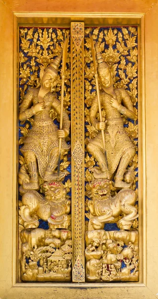 Artesanato design tailandês na porta — Fotografia de Stock