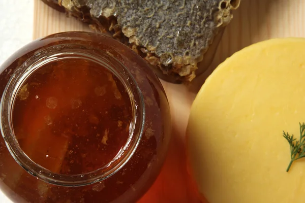 Käse und Honig — Stockfoto