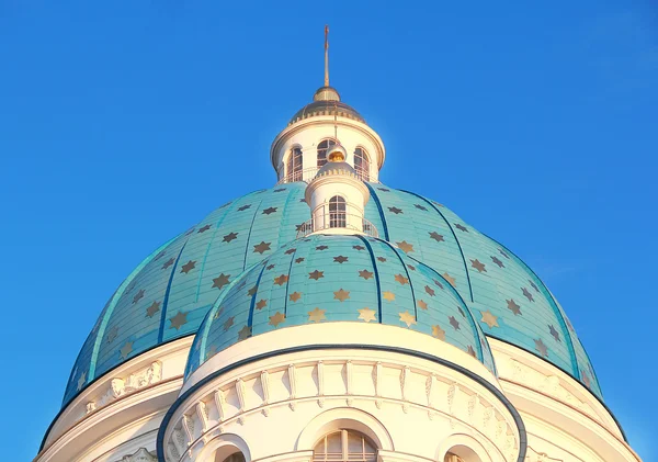 屋顶的正统教会在彼得斯堡 — 图库照片