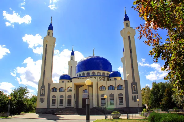 Güney Rusya'nın İslam'ın Tapınağı ile peyzaj — Stok fotoğraf