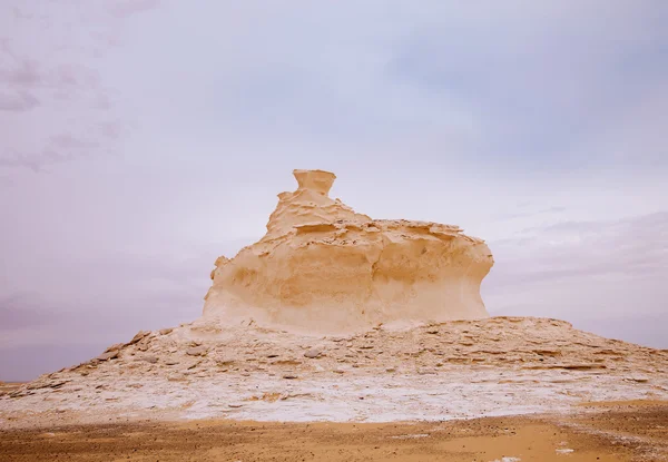 stock image The limestone formation rocks in the White Desert, Egypt